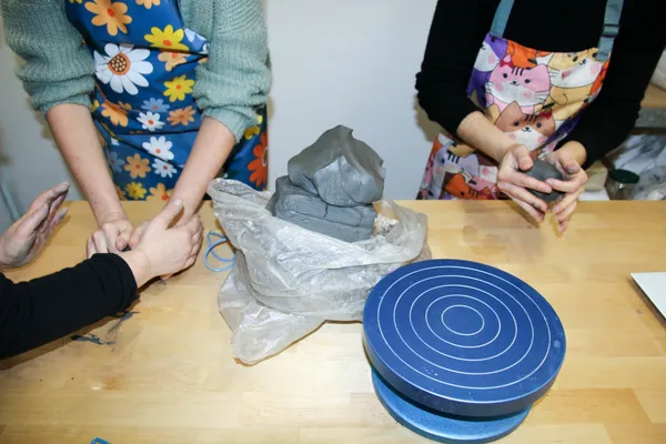 Initiez-vous au tour de potier avec Karen - Image n°2 - Wecandoo