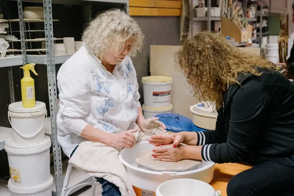 Initiez-vous au tour de potier avec Nathalie - Image n°3 - Wecandoo