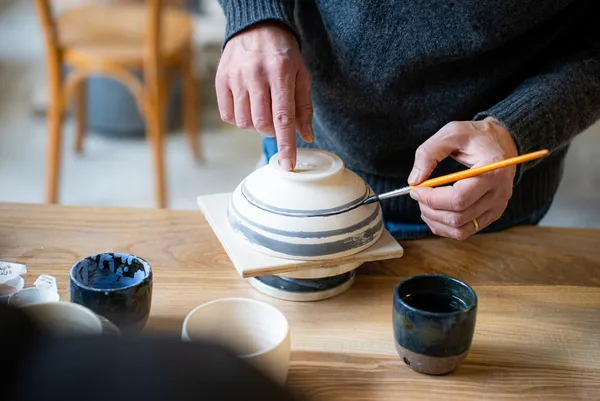 Initiez-vous au décor sur céramique avec Orianne - Image n°4 - Wecandoo