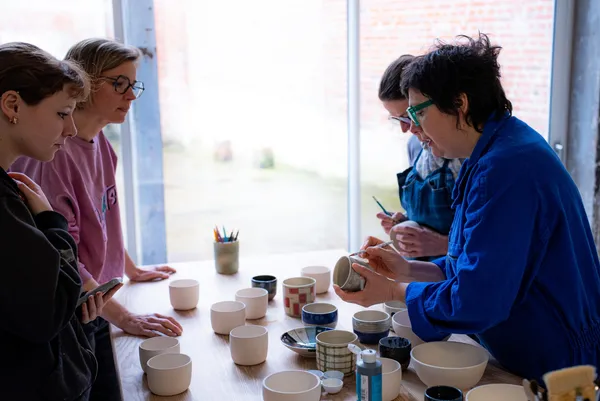 Initiez-vous au décor sur céramique avec Orianne - Image n°3 - Wecandoo