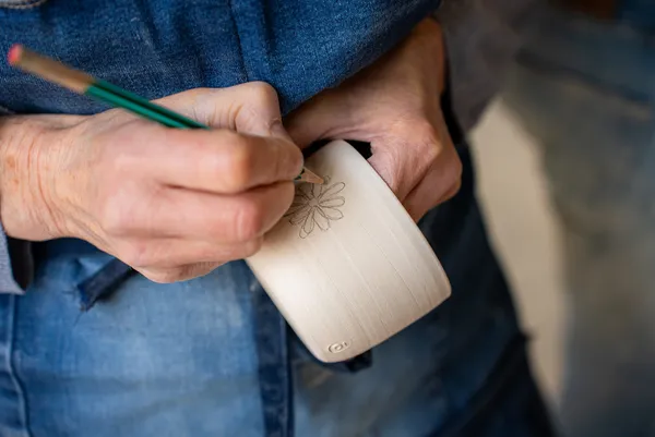 Initiez-vous au décor sur céramique avec Orianne - Image n°2 - Wecandoo