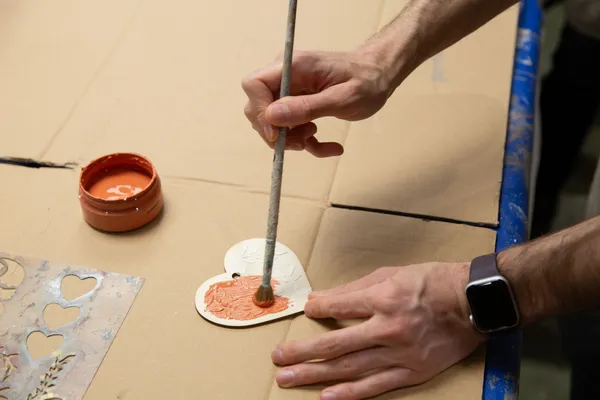 Initiez vous à la patine sur meubles et objets avec Hélène - Image n°2 - Wecandoo