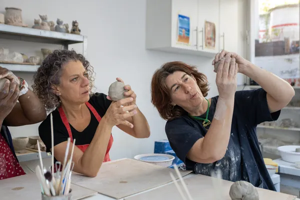 Modelez et décorez votre pot ou gobelet en céramique - Image n°1 - Wecandoo