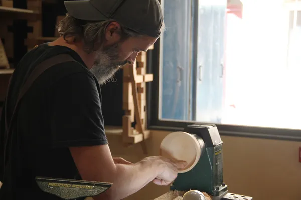 Captivez votre équipe et découvrez le tournage sur bois avec Valentin - Image n°4 - Wecandoo