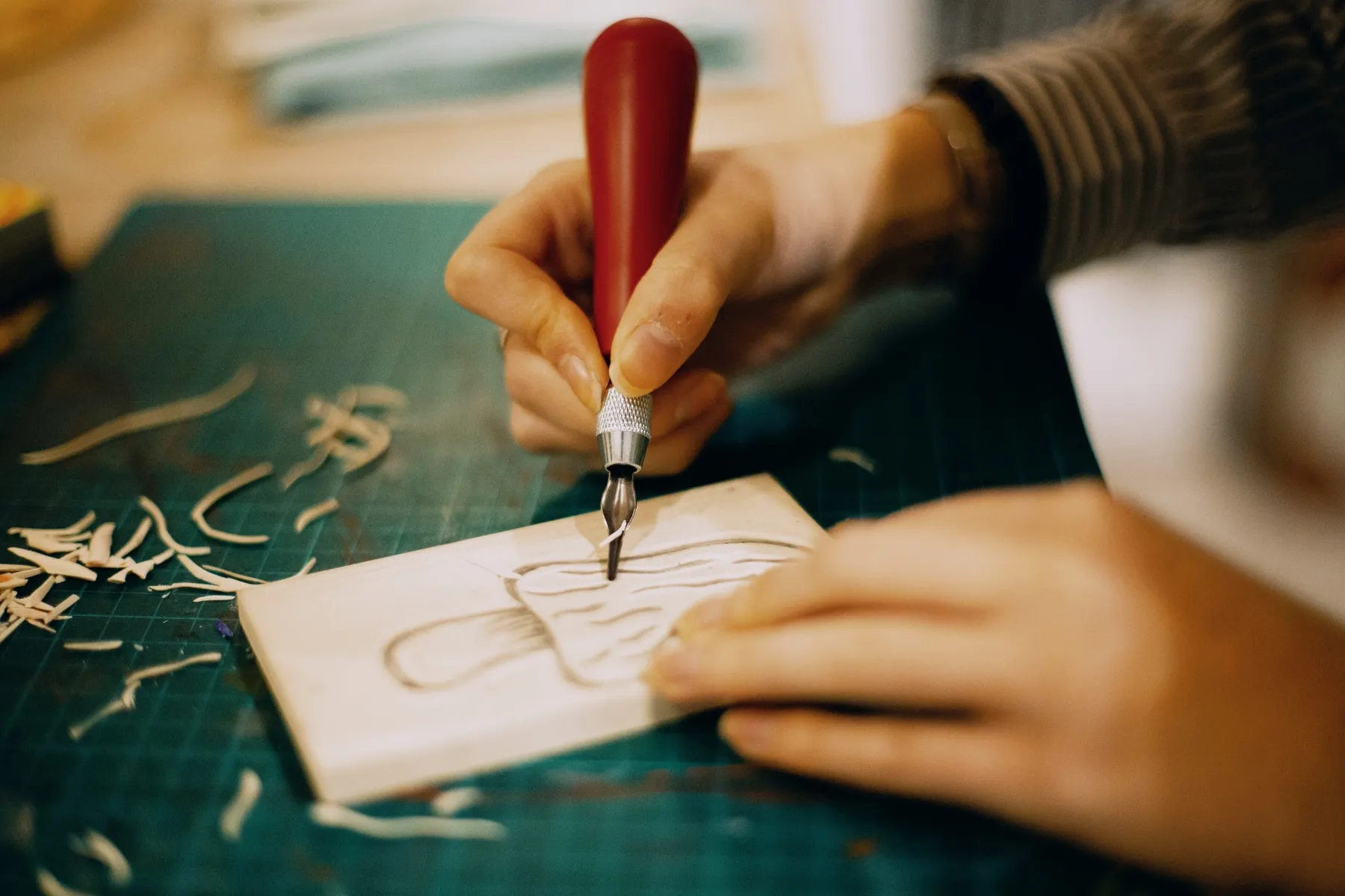 Gravez votre blason familial avec votre enfant accompagnés par Chien-han - Afbeelding nr. 2 - Wecandoo
