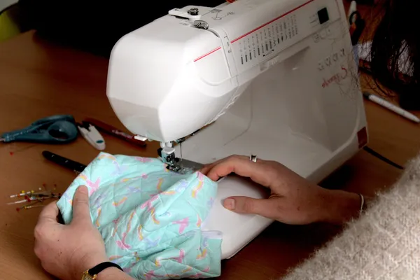 Cousez votre trousse en couverture upcyclée avec Fanny - Image n°2 - Wecandoo