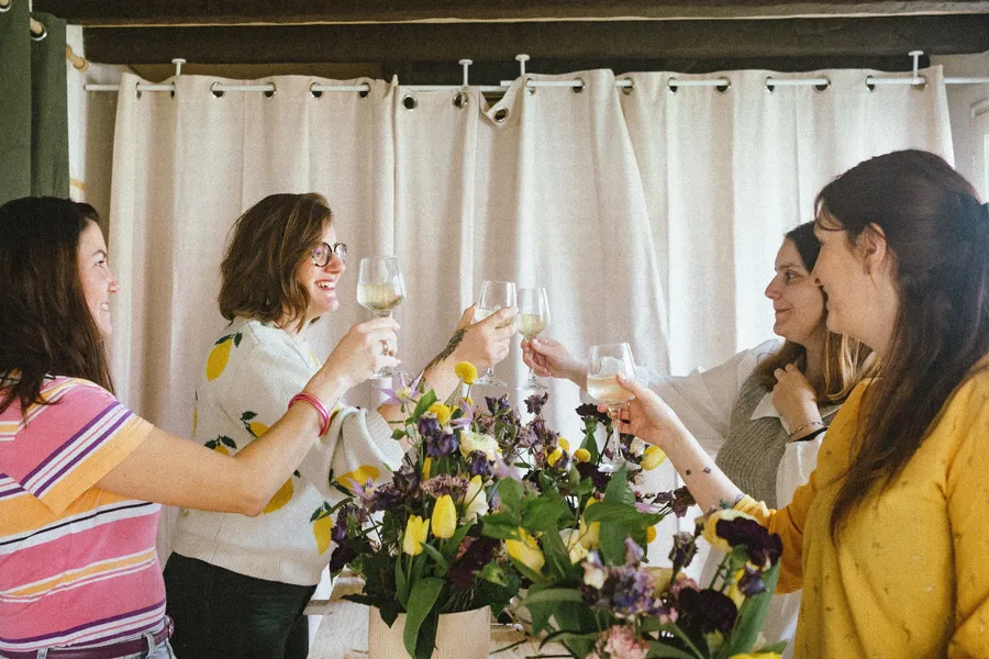 Réalisez votre composition florale autour d'un apéro avec Auréa - Image n°1 - Wecandoo