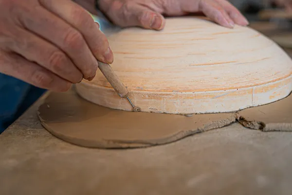 Créez et décorez votre duo d'assiettes avec Emmanuelle - Image n°4 - Wecandoo