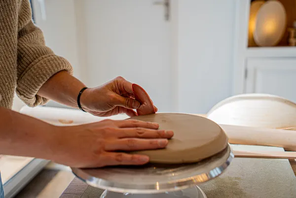 Créez et décorez votre duo d'assiettes avec Emmanuelle - Image n°3 - Wecandoo