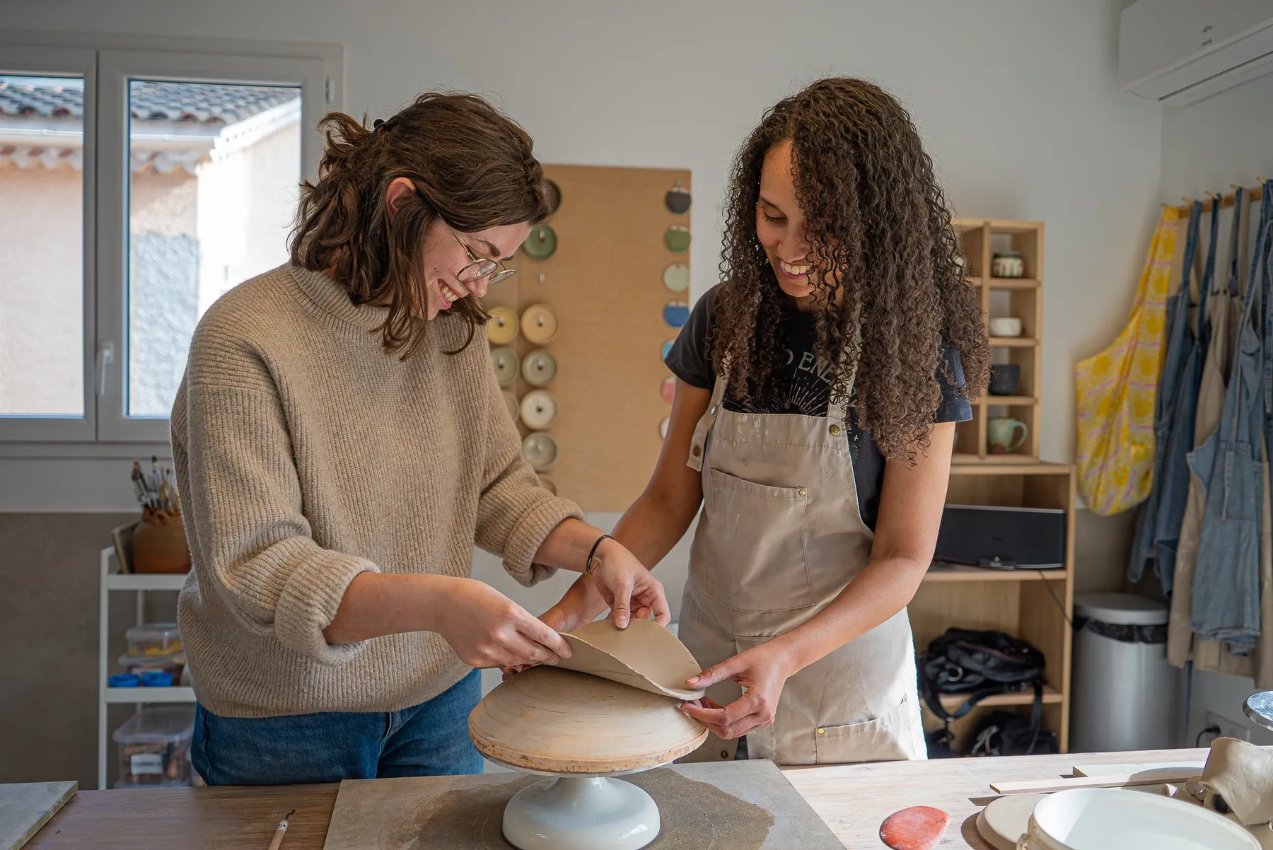 Créez et décorez votre duo d'assiettes avec Emmanuelle - Image n°2 - Wecandoo