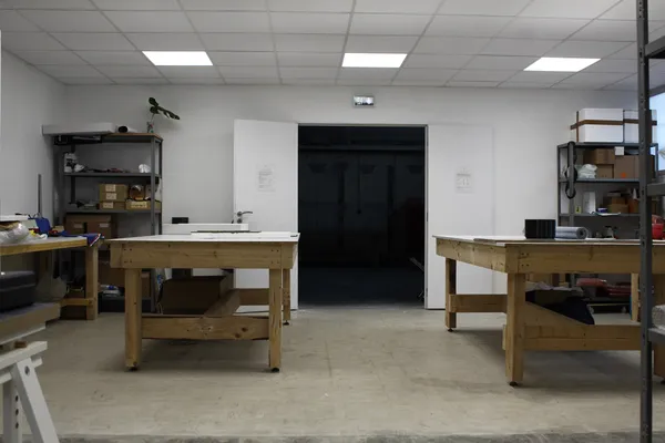 Initiez-vous au décor sur verre à froid avec Carla et Natacha - Image n°4 - Wecandoo