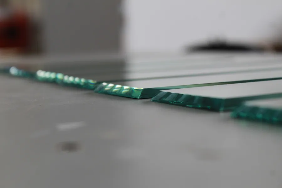 Initiez-vous au décor sur verre à froid avec Carla et Natacha - Image n°1 - Wecandoo