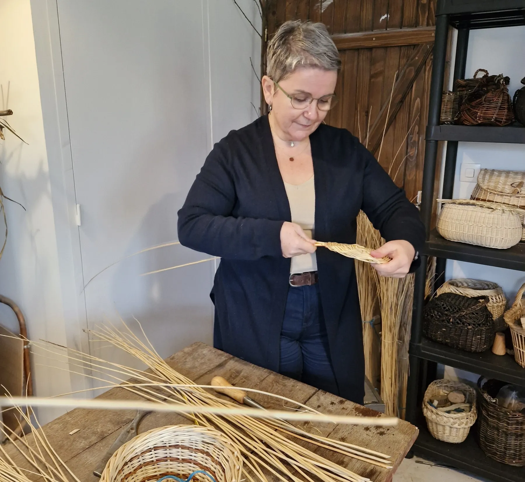 Créez votre corbeille en osier sur une journée avec Véronique - Image n°4 - Wecandoo