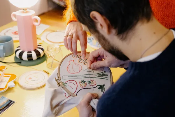 Brodez votre propre vêtement ou accessoire avec Pauline - Image n°2 - Wecandoo