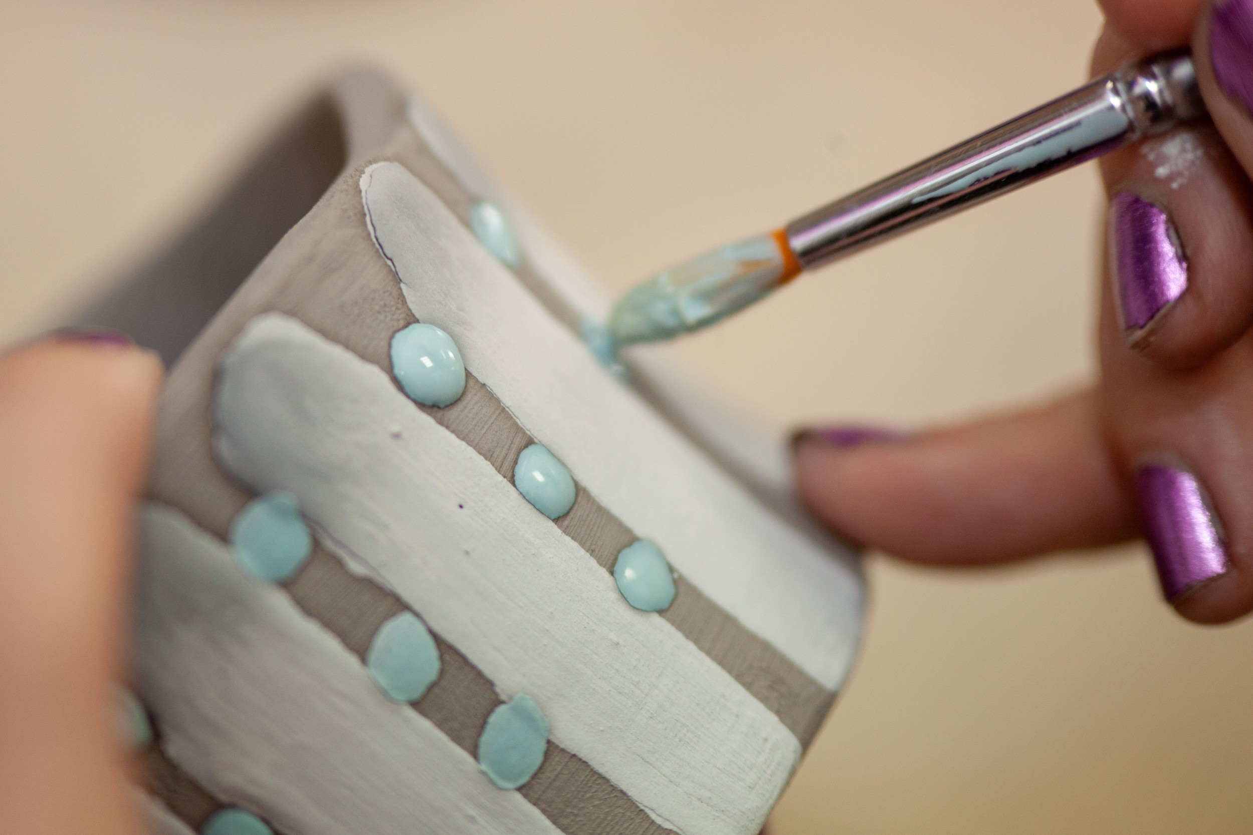 Modelez et décorez votre duo de tasses