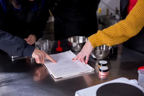 Fabriquez votre rouge à lèvres et votre fond de teint avec Ophélie - Afbeelding nr. 5 - Wecandoo