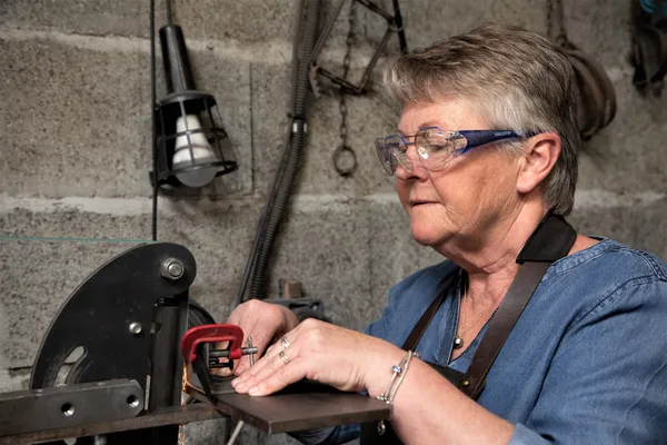 Forgez votre couteau de camp Bushcraft et son étui en cuir sur deux jours avec Eddy - Afbeelding nr. 4 - Wecandoo