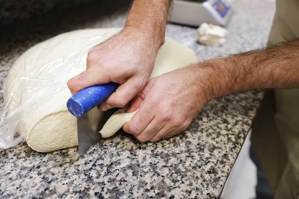 Réalisez votre pizza artisanale avec Jean-Marie - Image n°2 - Wecandoo