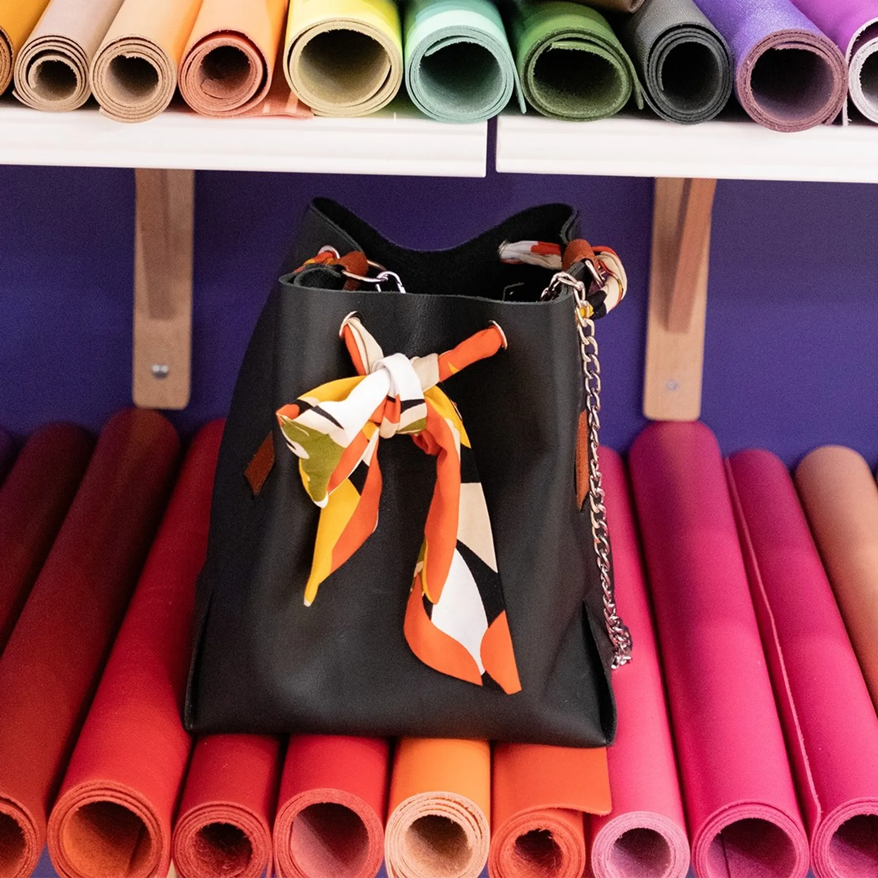 Réalisez votre sac seau en cuir avec Julie et son équipe - Image n°4 - Wecandoo