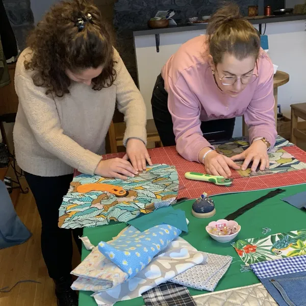 Réalisez votre création upcyclée au choix en patchwork - Image n°2 - Wecandoo