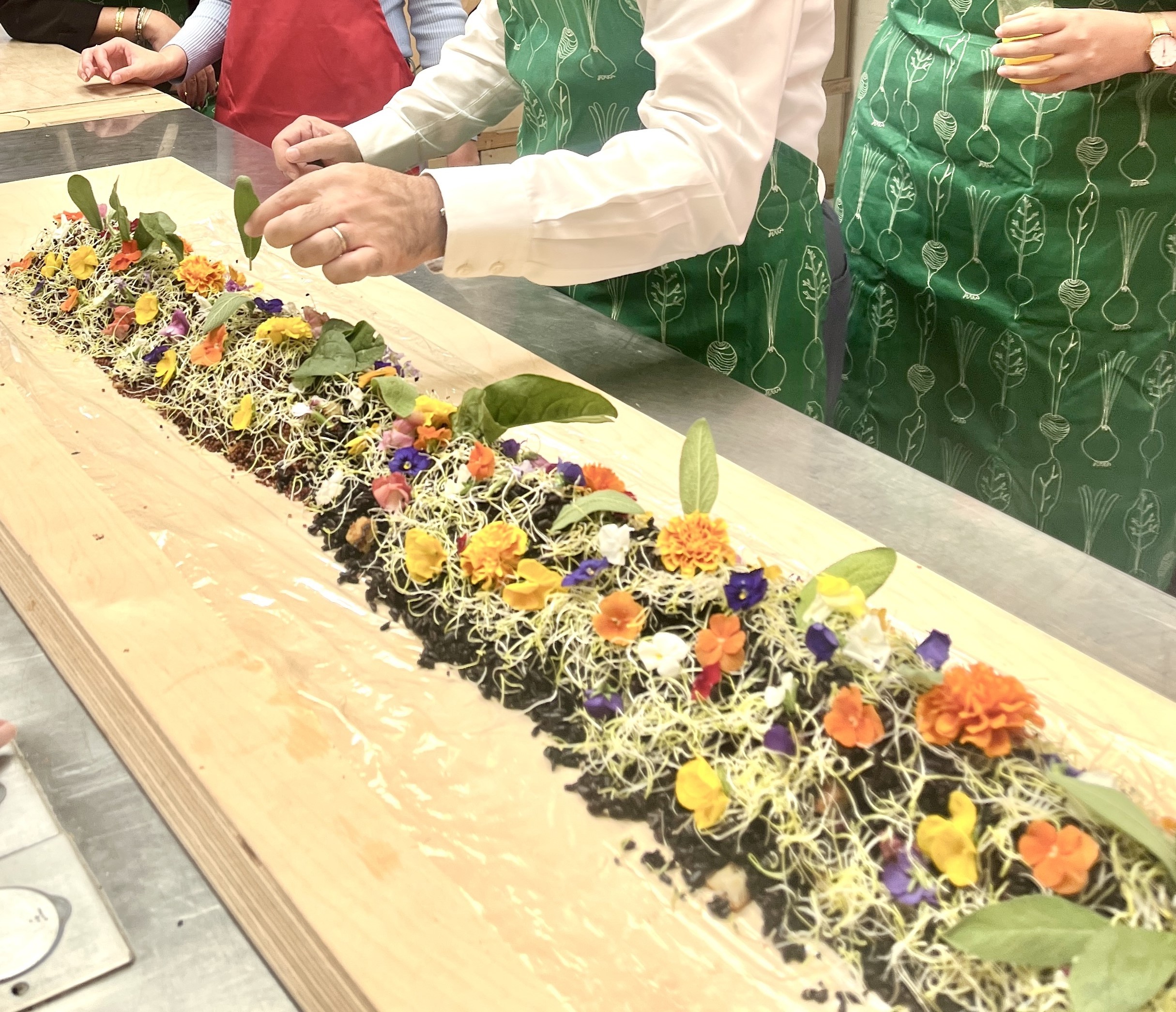 Créez une butte de permaculture comestible en groupe