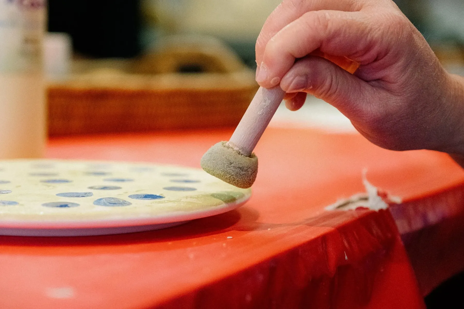 Initiez-vous à diverses techniques d'émaillage sur faïence avec Nathalie - Image n°2 - Wecandoo