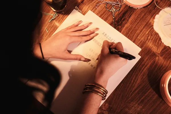 Initiez-vous au lettrage avec Emilie - Image n°3 - Wecandoo