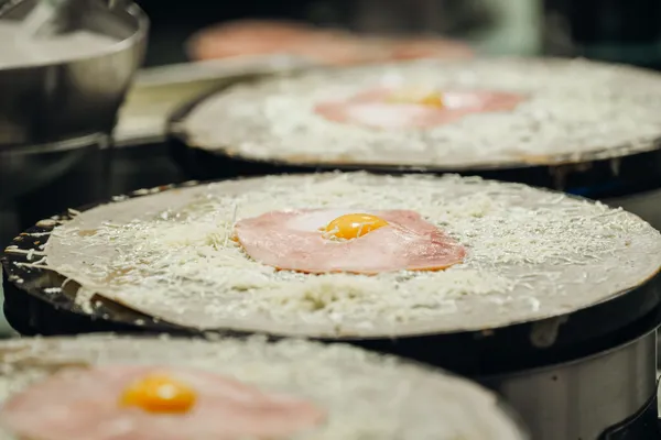 Apprenez à tourner vos galettes bretonnes avec Martin - Image n°4 - Wecandoo