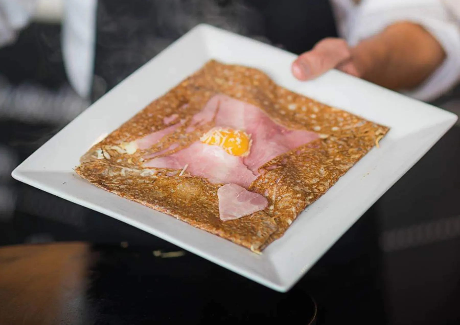 Apprenez à tourner vos galettes bretonnes avec Martin - Image n°2 - Wecandoo