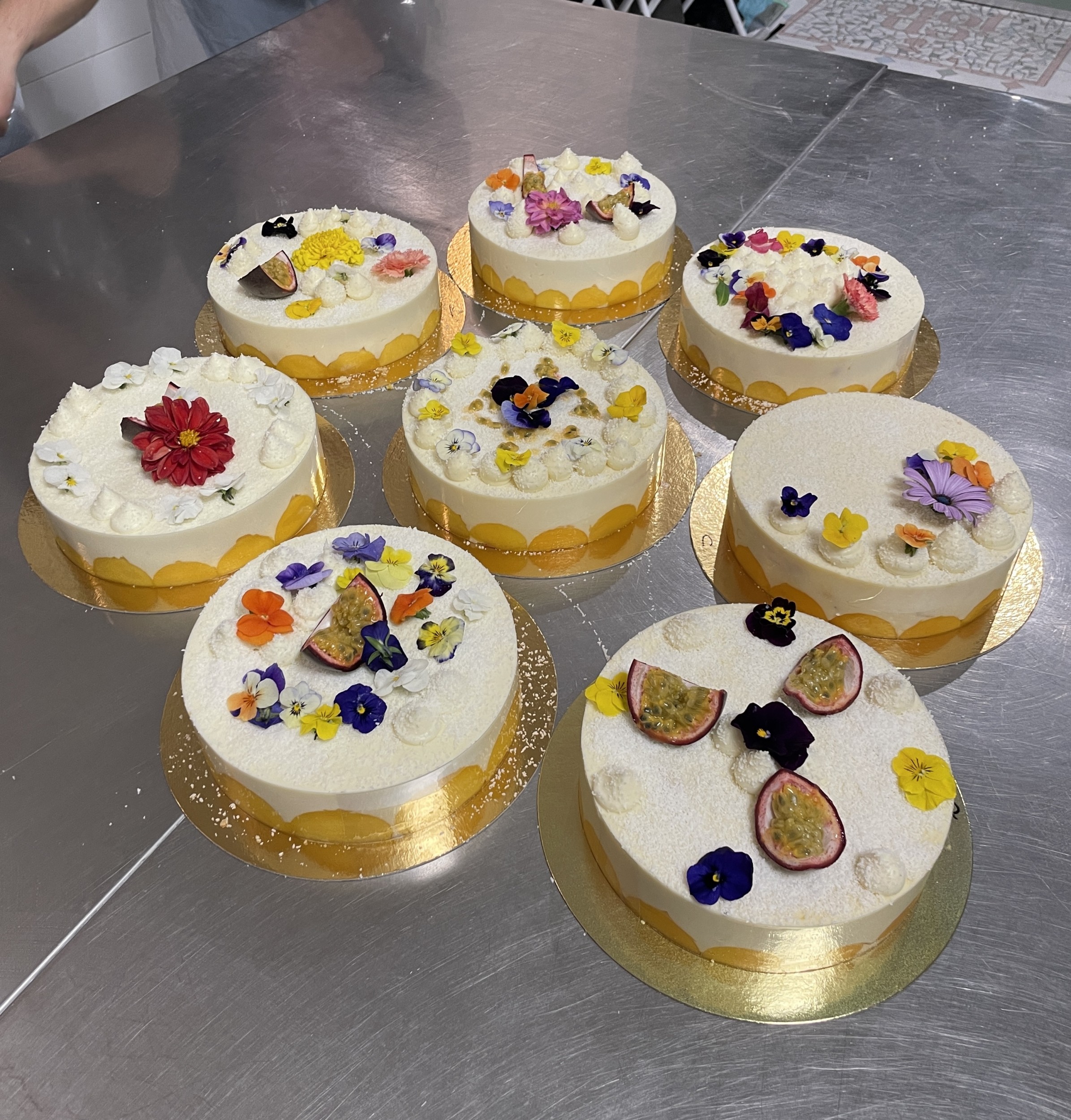 Wecandoo - Réalisez votre entremets de saison : le fraisier, le framboisier ou le mangue-coco-passion (selon la saison) - Image n°12