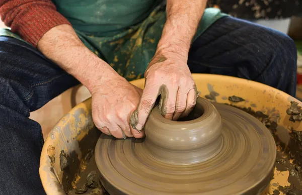 Initiez-vous au tour et au  modelage avec Pascal - Image n°2 - Wecandoo