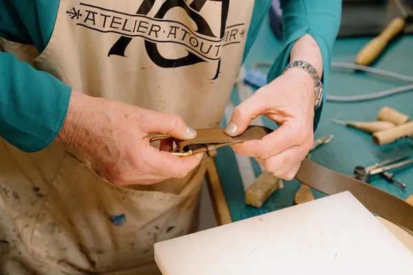 Créez votre ceinture en cuir pleine fleur au point sellier - Image n°4 - Wecandoo