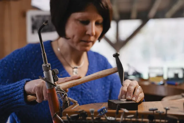 Créez votre bague large texturée en argent ou laiton avec Fanette - Image n°3 - Wecandoo