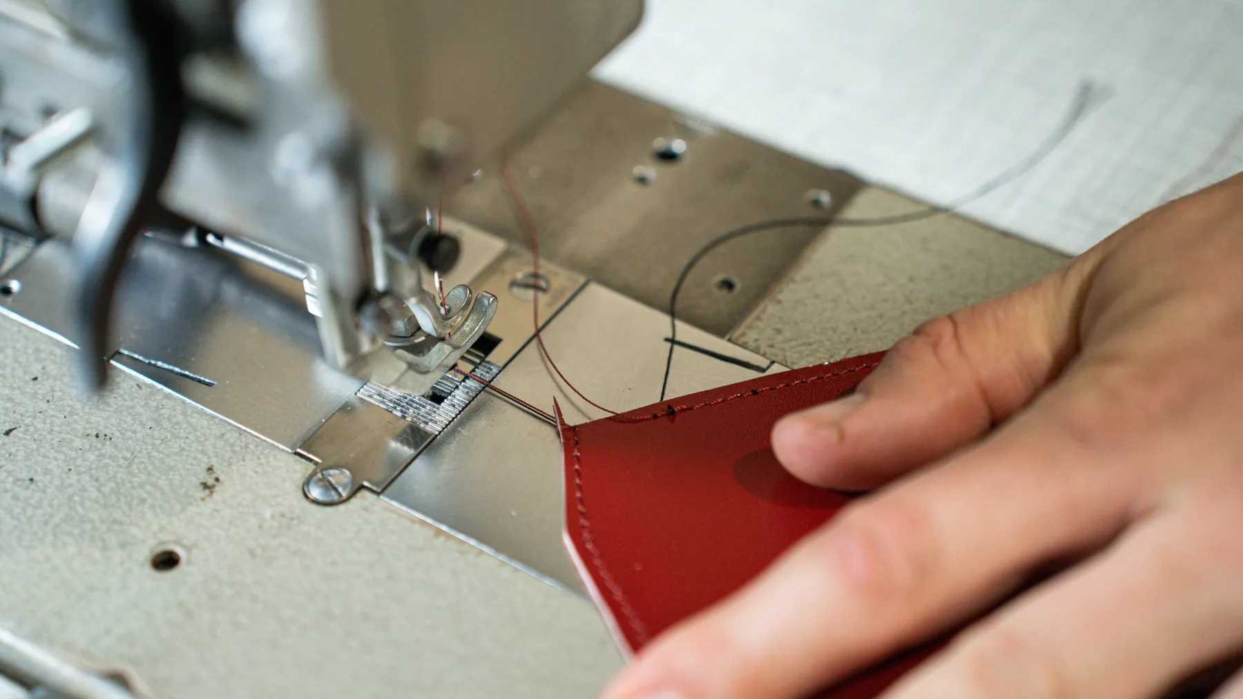 Fabriquez votre porte-cartes en cuir avec Alice - Image n°2 - Wecandoo