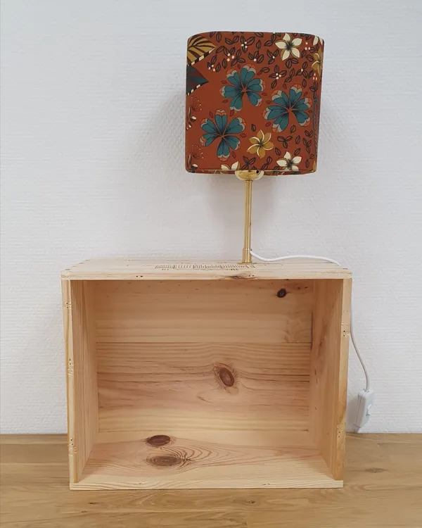 Fabriquez votre lampe à partir de caisses de vin avec Léonie - Image n°3 - Wecandoo