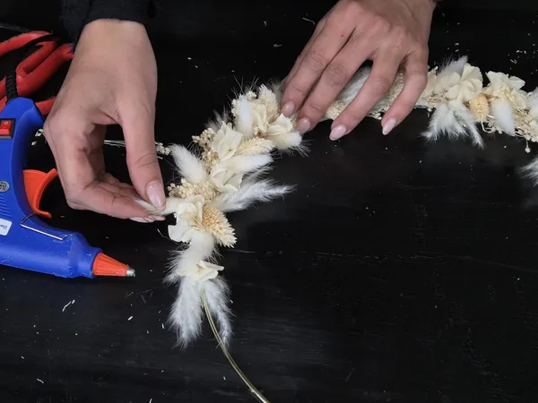 Réalisez votre couronne de fleurs séchées avec Lénaïc et Emmanuelle - Image n°3 - Wecandoo