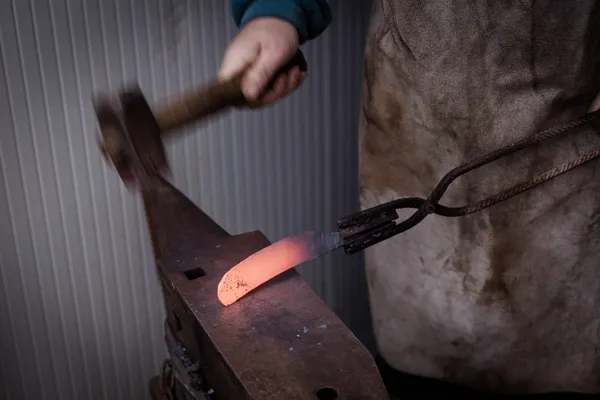 Réalisez votre couteau japonais traditionnel avec Olivier - Image n°3 - Wecandoo