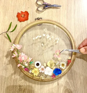 Wecandoo - Réalisez votre tambourin fleuri