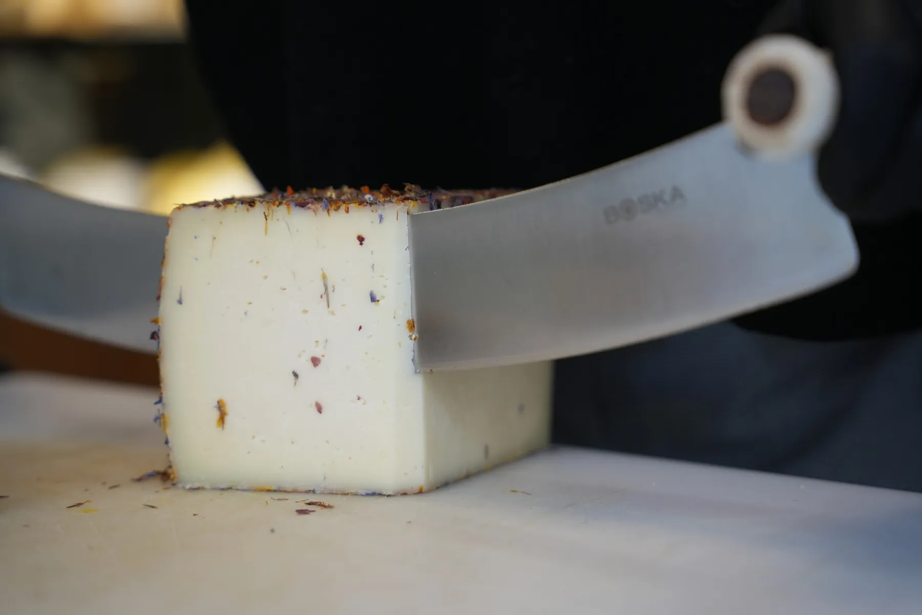 Réalisez votre plateau de fromages avec Laura et son équipe - Image n°4 - Wecandoo