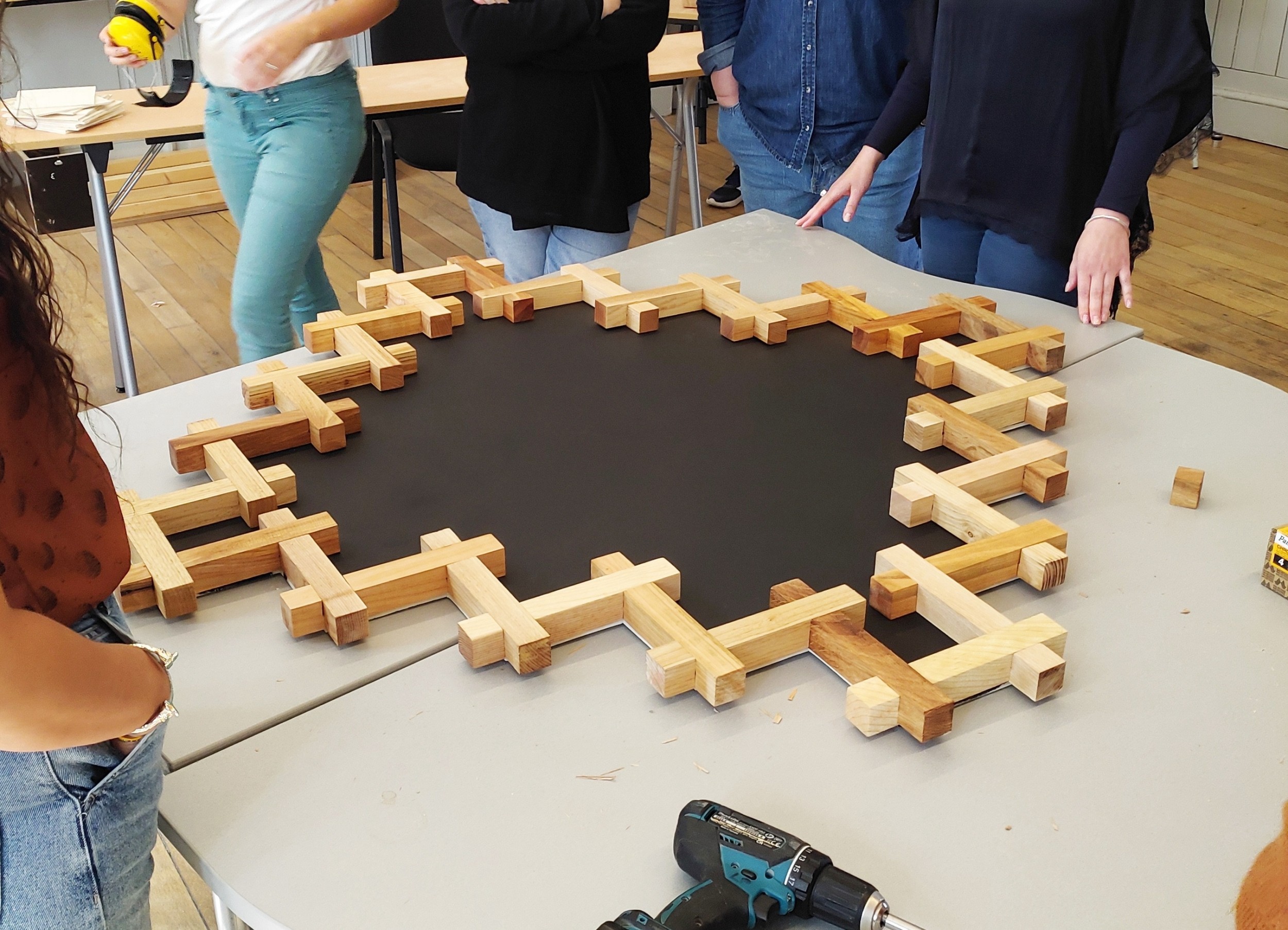 Fabriquez votre cadre en bois en groupe