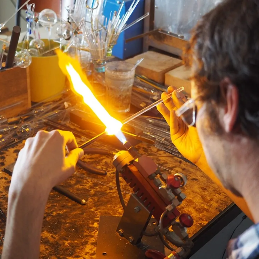 Découvrez l'art du verre filé au chalumeau avec Septy - Afbeelding nr. 1 - Wecandoo