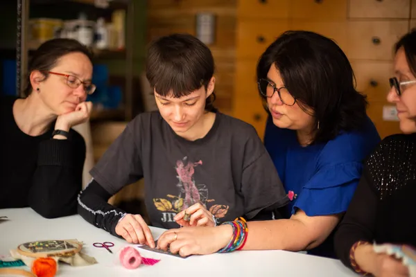 Découvrez la broderie sur empreinte végétale avec Jennyfer - Image n°3 - Wecandoo