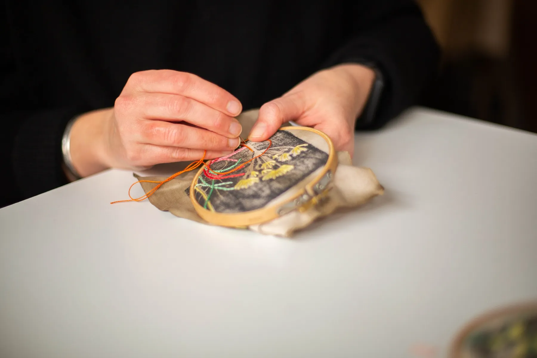 Découvrez la broderie sur empreinte végétale avec Jennyfer - Image n°1 - Wecandoo