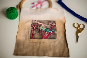 Découvrez la broderie sur empreinte végétale