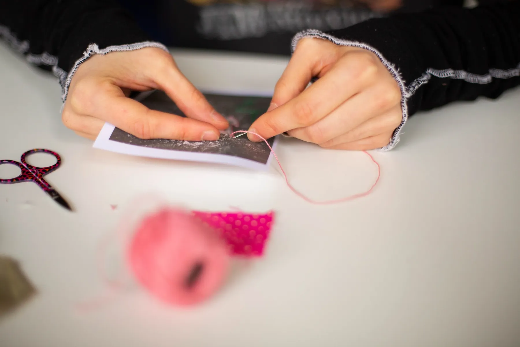 Découvrez la broderie sur papier avec Jennyfer - Image n°1 - Wecandoo