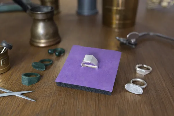 Réalisez votre bague en argent en fonte au sable avec Bérenger et Zoé - Image n°3 - Wecandoo