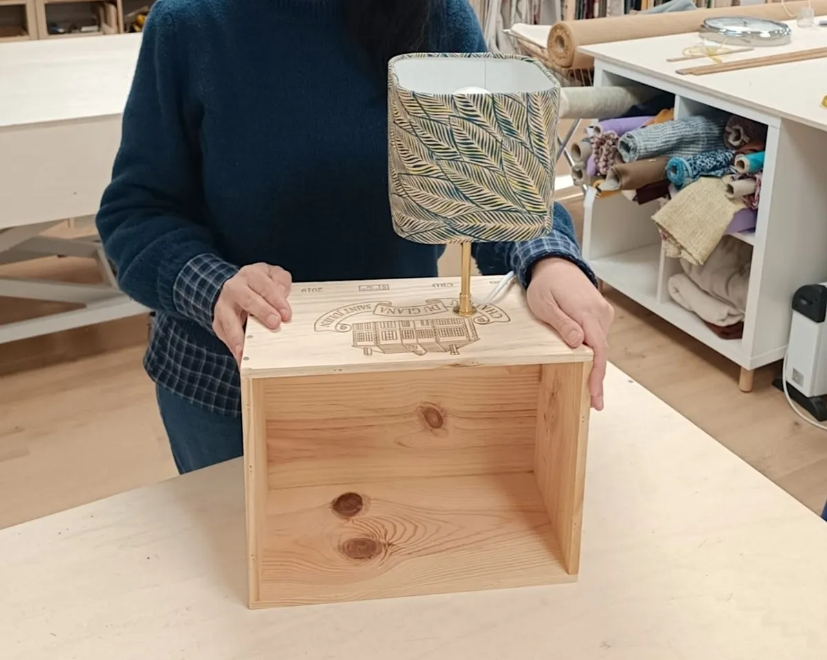 Fabriquez votre lampe à partir de caisses de vin