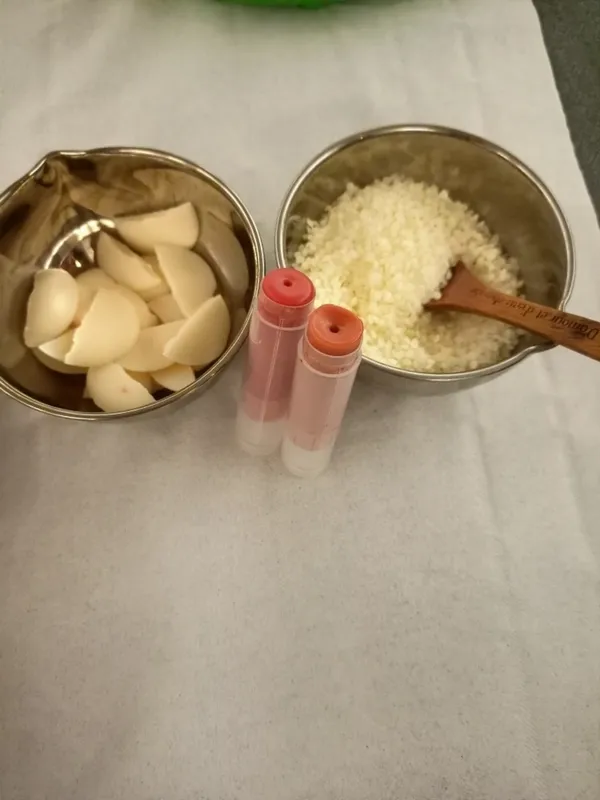 Composez votre rouge à lèvres et votre baume de soin des lèvres naturels - Image n°4 - Wecandoo