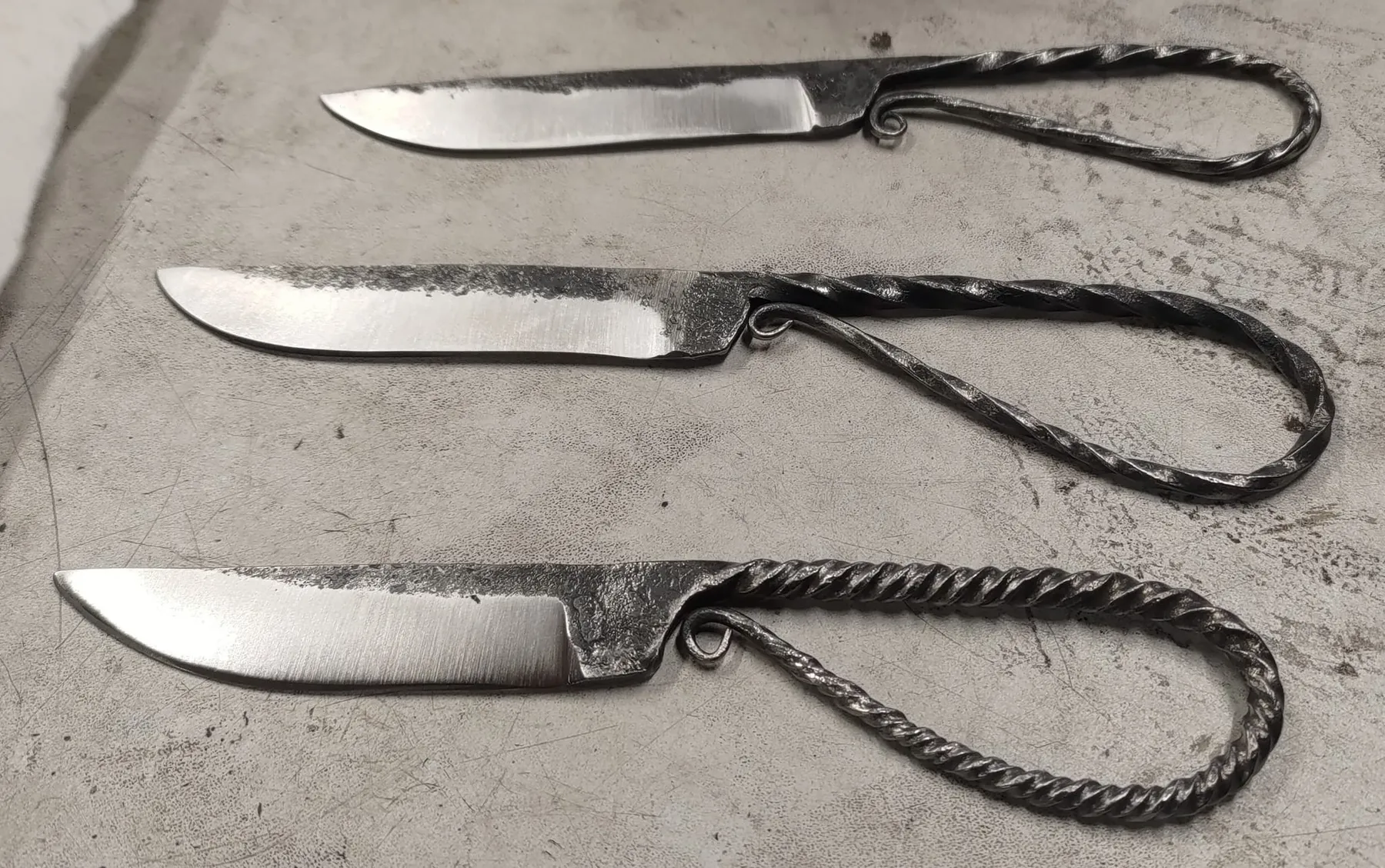 Forgez votre couteau brut de forge sur une journée avec Loïck - Image n°1 - Wecandoo