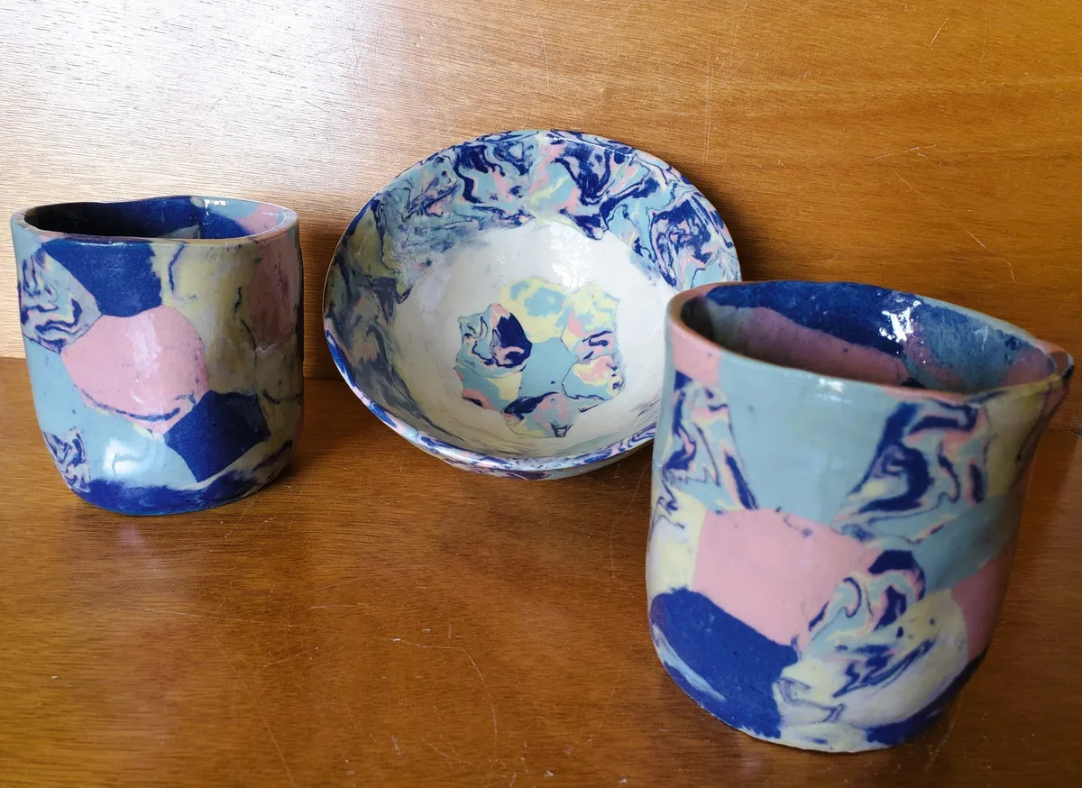 Modelez votre vase en terre mêlée